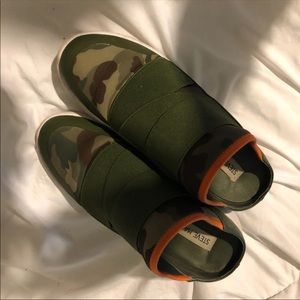 Steve Madden Slip on Sneakers